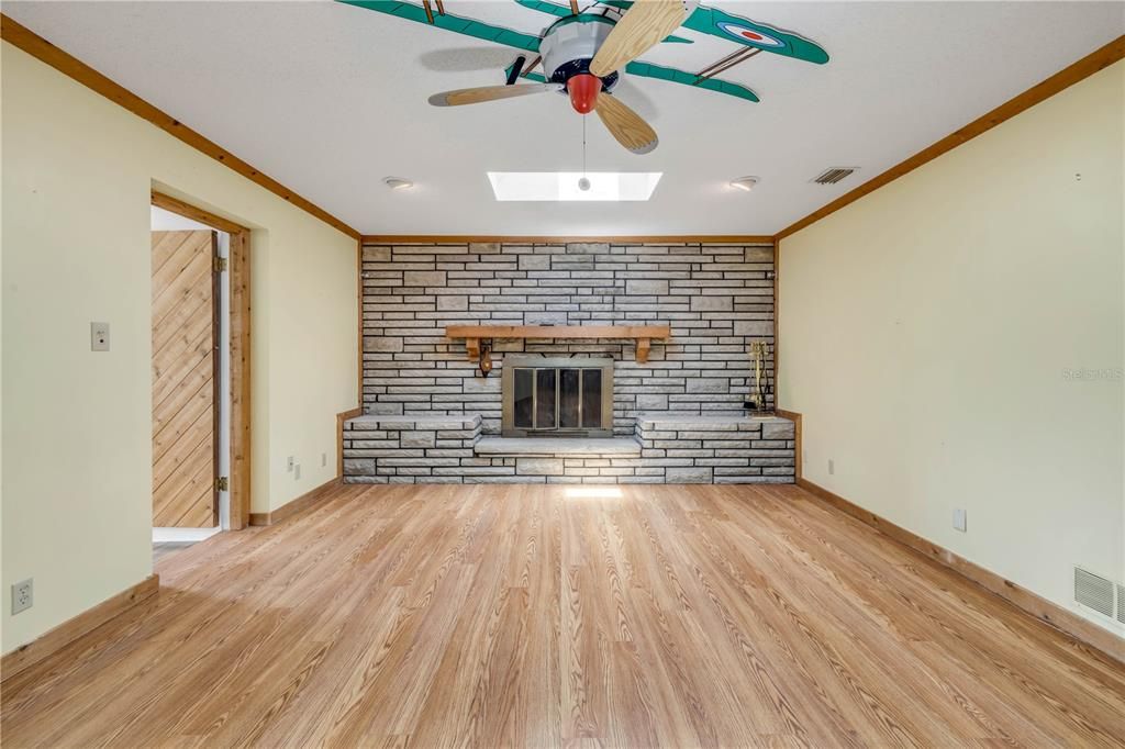For Sale: $295,000 (4 beds, 2 baths, 2094 Square Feet)