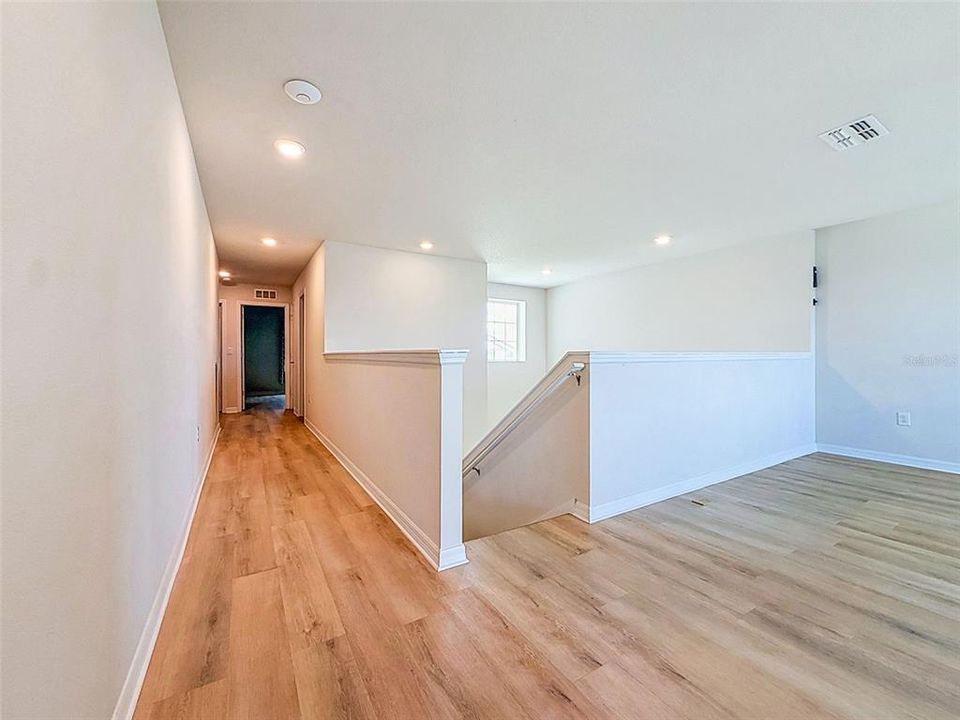 Activo con contrato: $374,990 (4 camas, 2 baños, 2518 Pies cuadrados)