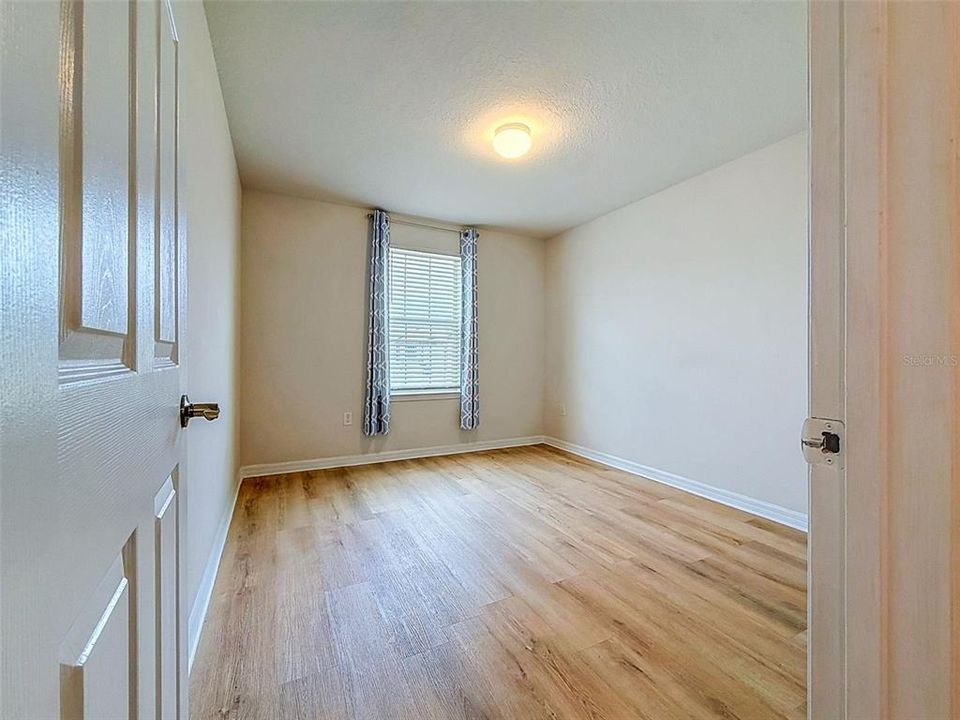 Activo con contrato: $374,990 (4 camas, 2 baños, 2518 Pies cuadrados)