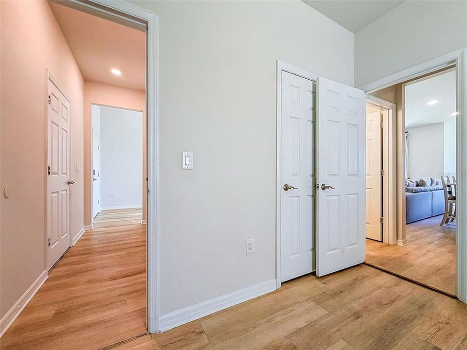 Activo con contrato: $374,990 (4 camas, 2 baños, 2518 Pies cuadrados)