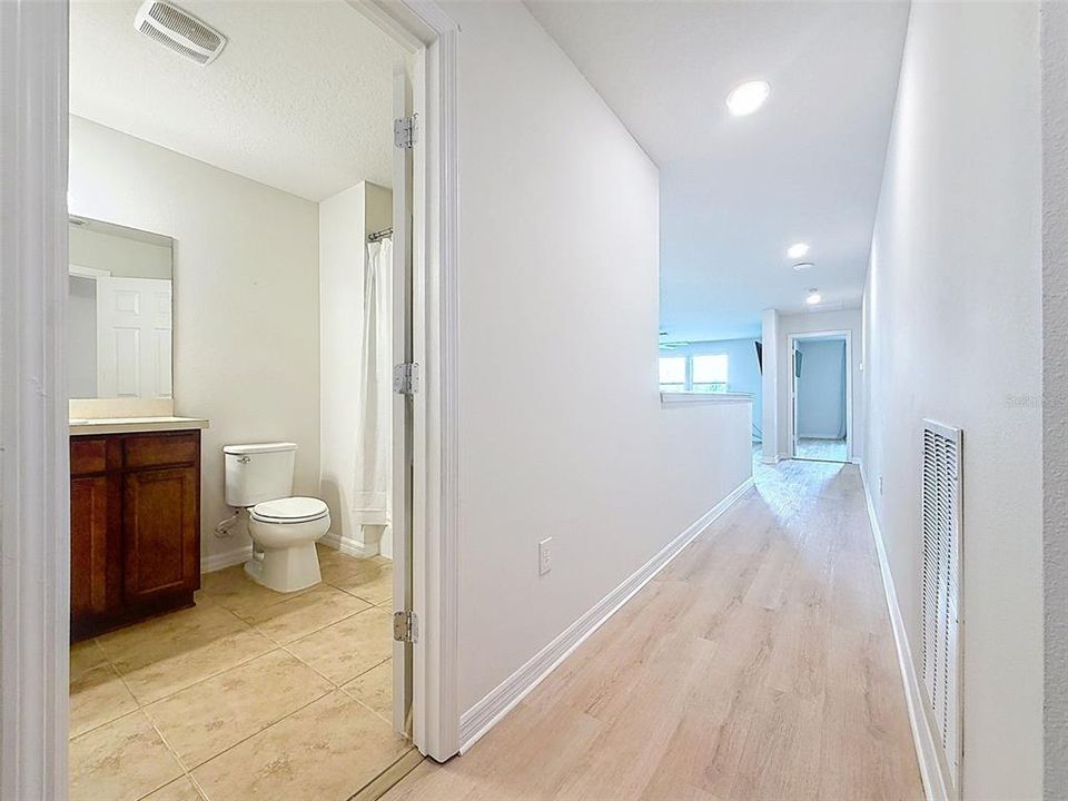 Activo con contrato: $374,990 (4 camas, 2 baños, 2518 Pies cuadrados)