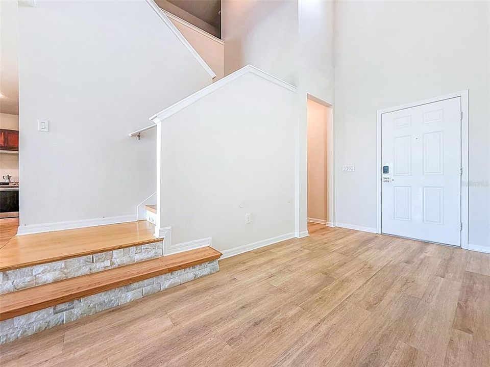 Activo con contrato: $374,990 (4 camas, 2 baños, 2518 Pies cuadrados)