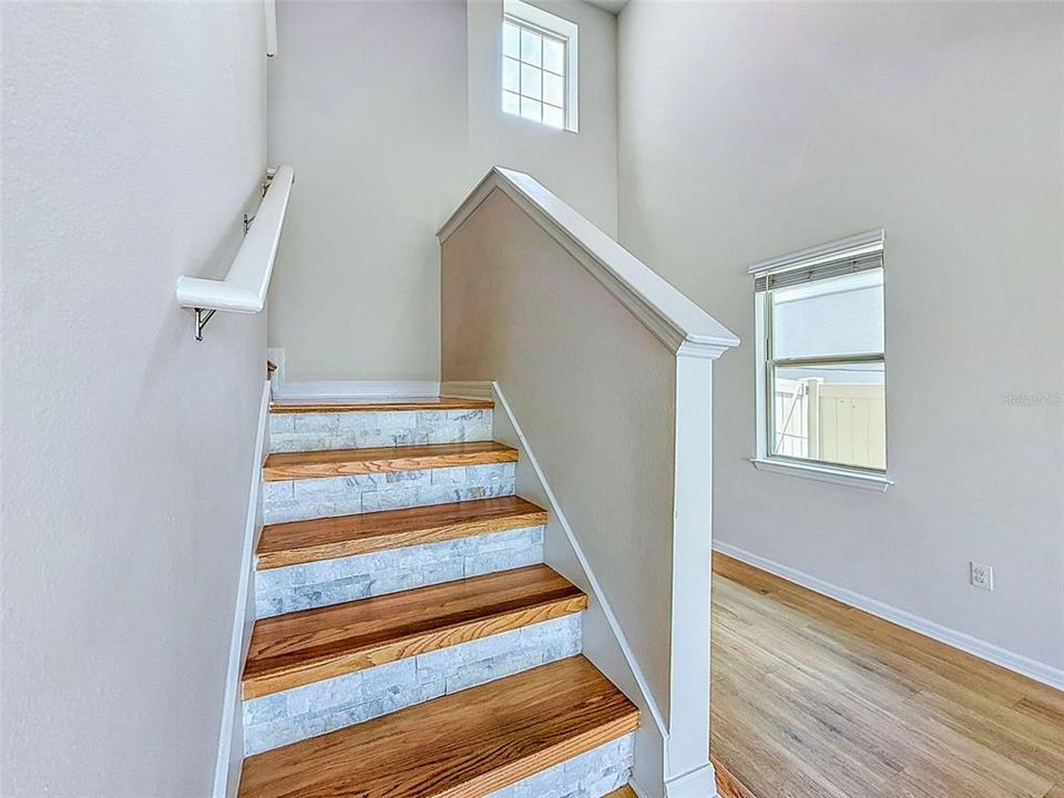 Activo con contrato: $374,990 (4 camas, 2 baños, 2518 Pies cuadrados)