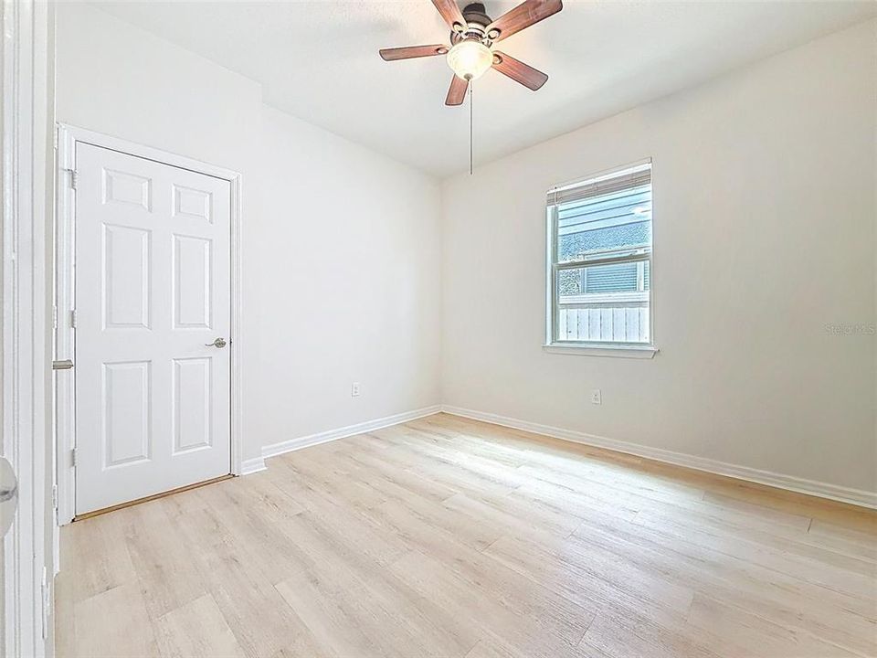 Activo con contrato: $374,990 (4 camas, 2 baños, 2518 Pies cuadrados)