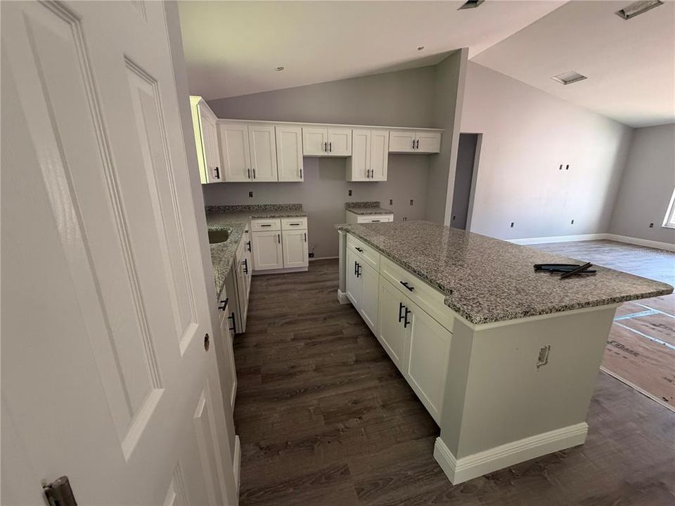 For Sale: $289,900 (3 beds, 2 baths, 1558 Square Feet)