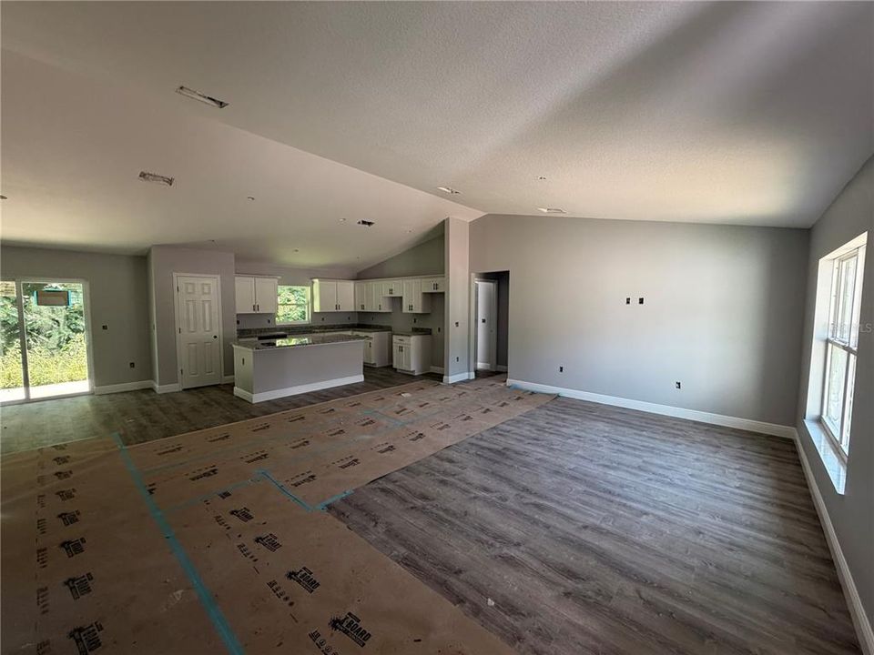 For Sale: $289,900 (3 beds, 2 baths, 1558 Square Feet)