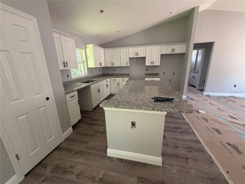 For Sale: $289,900 (3 beds, 2 baths, 1558 Square Feet)