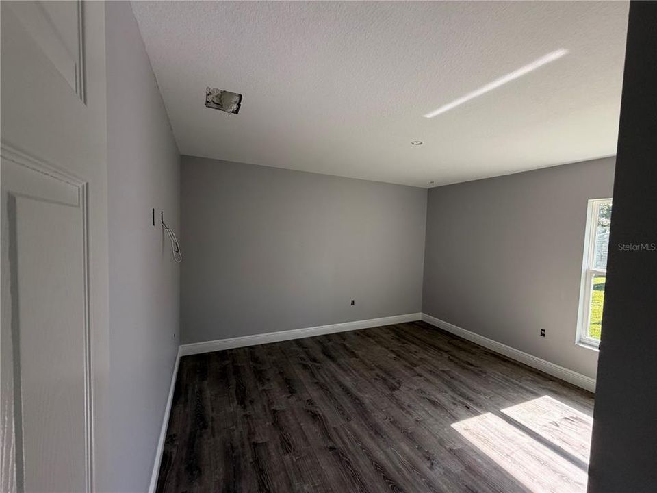 For Sale: $289,900 (3 beds, 2 baths, 1558 Square Feet)