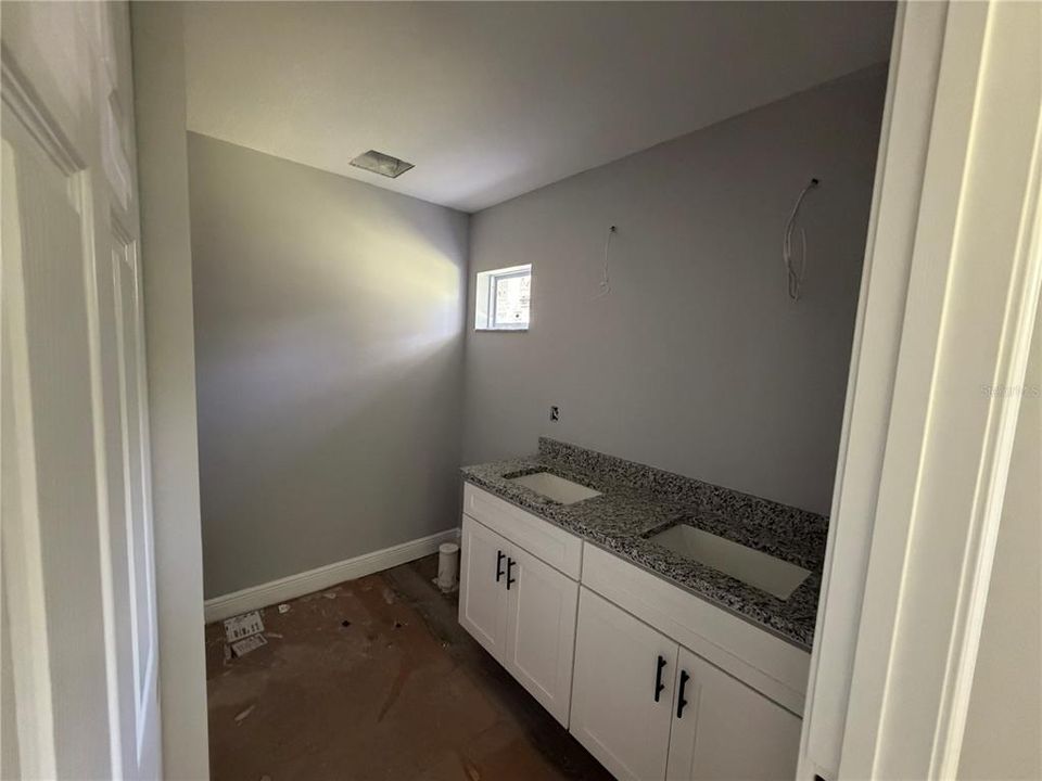 For Sale: $289,900 (3 beds, 2 baths, 1558 Square Feet)