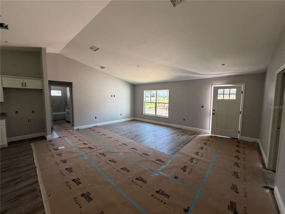 For Sale: $289,900 (3 beds, 2 baths, 1558 Square Feet)