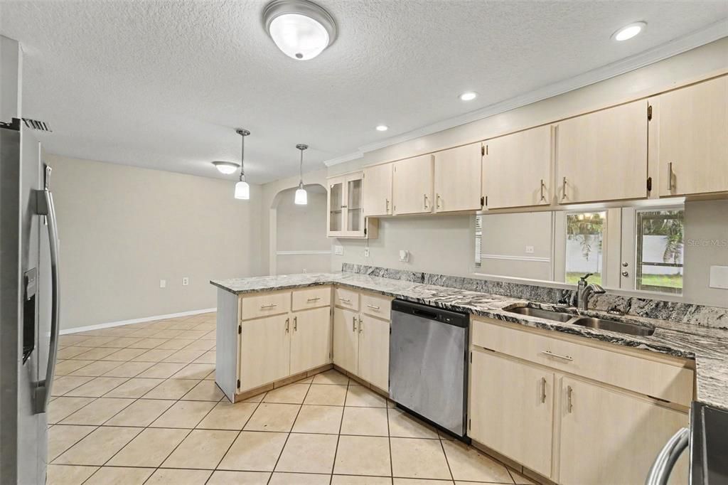 En Venta: $309,900 (3 camas, 2 baños, 1675 Pies cuadrados)