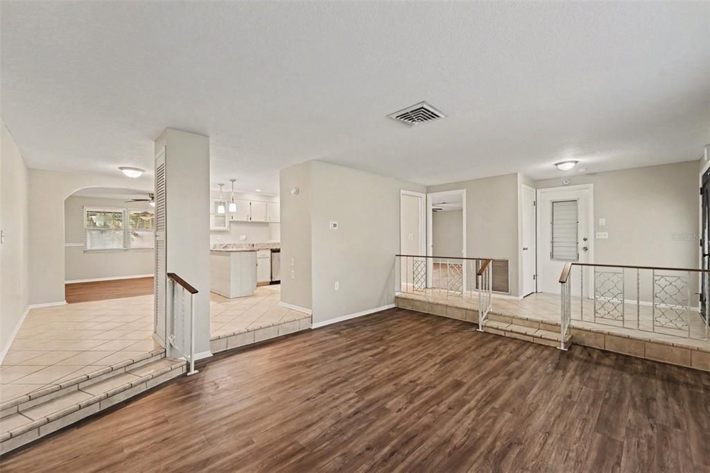 En Venta: $309,900 (3 camas, 2 baños, 1675 Pies cuadrados)