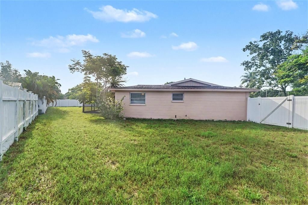 En Venta: $309,900 (3 camas, 2 baños, 1675 Pies cuadrados)