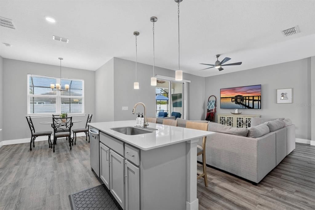 Active With Contract: $399,000 (3 beds, 2 baths, 1675 Square Feet)