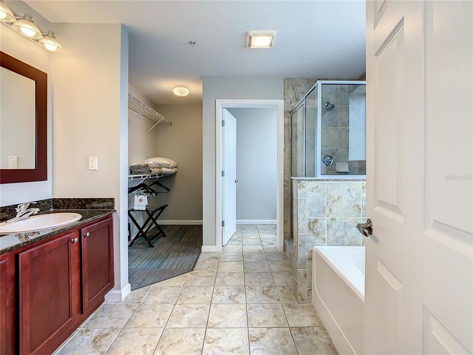 For Sale: $239,000 (3 beds, 3 baths, 1544 Square Feet)