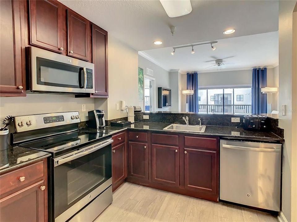 For Sale: $239,000 (3 beds, 3 baths, 1544 Square Feet)