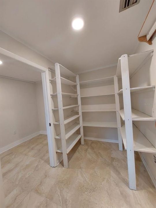 For Rent: $2,100 (3 beds, 2 baths, 1777 Square Feet)
