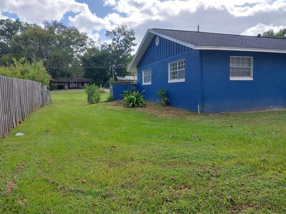 For Rent: $2,100 (3 beds, 2 baths, 1777 Square Feet)