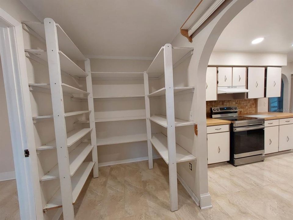 For Rent: $2,100 (3 beds, 2 baths, 1777 Square Feet)