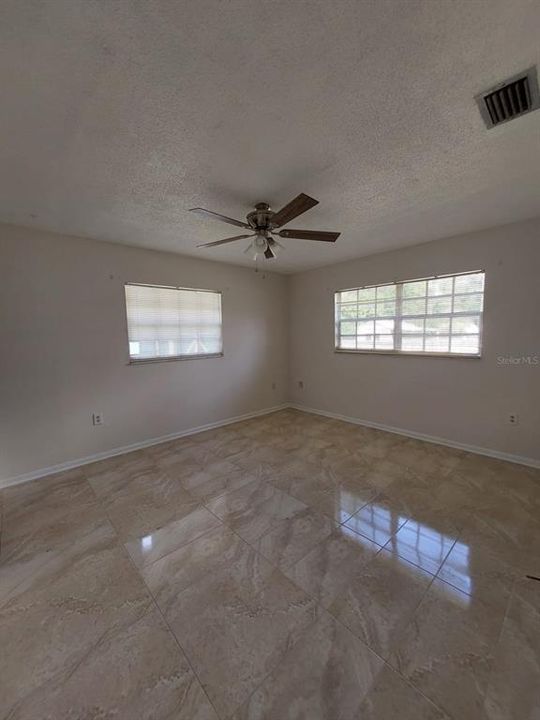 For Rent: $2,100 (3 beds, 2 baths, 1777 Square Feet)