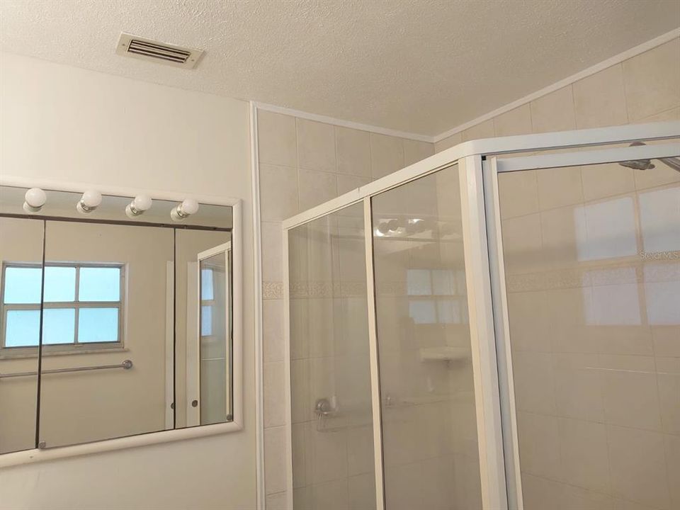 For Rent: $2,100 (3 beds, 2 baths, 1777 Square Feet)