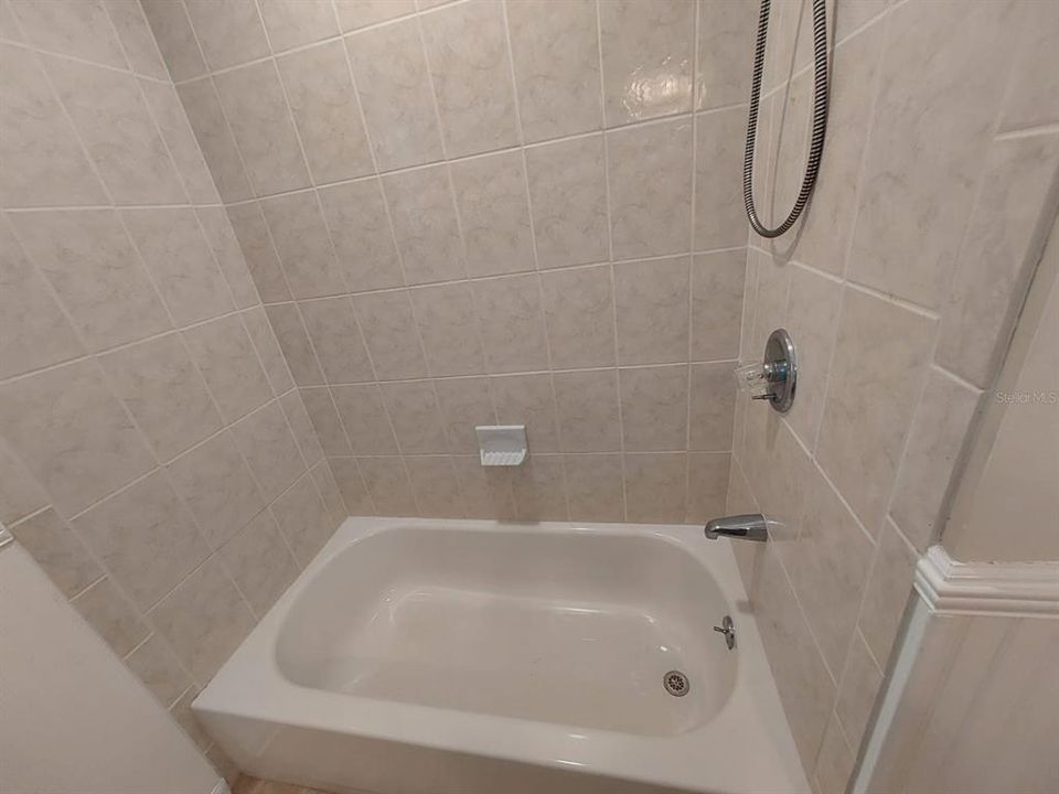 For Rent: $2,100 (3 beds, 2 baths, 1777 Square Feet)