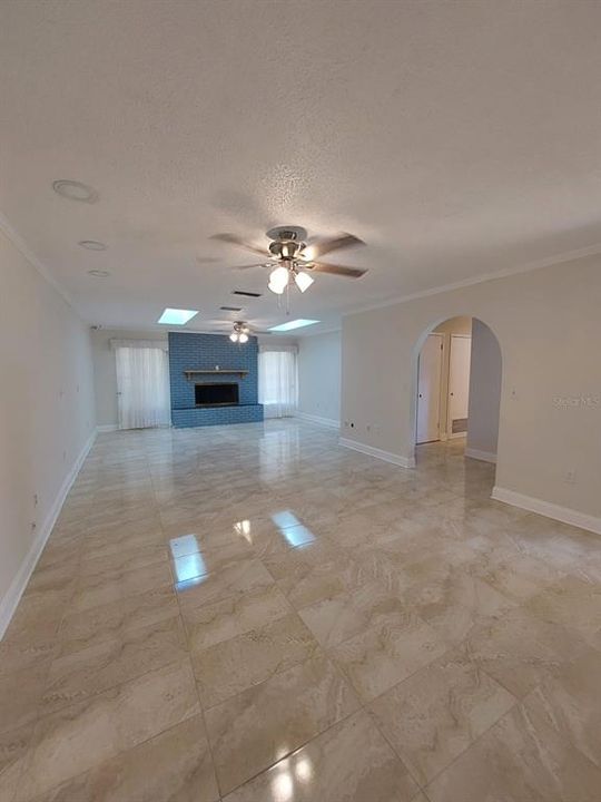 For Rent: $2,100 (3 beds, 2 baths, 1777 Square Feet)