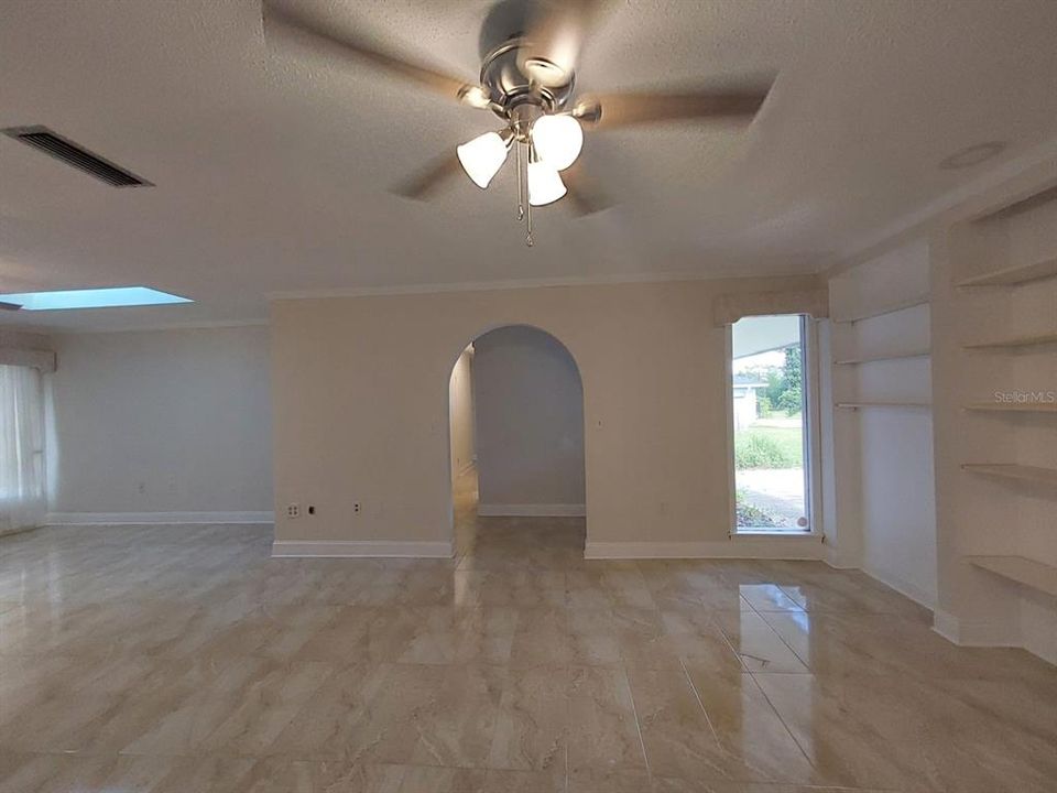 For Rent: $2,100 (3 beds, 2 baths, 1777 Square Feet)
