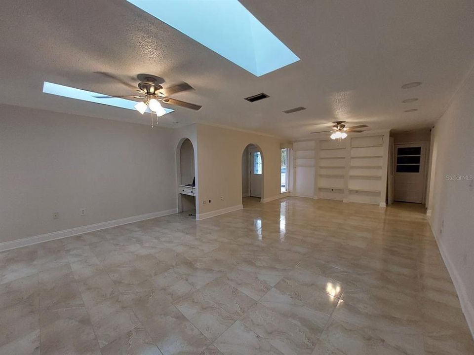 For Rent: $2,100 (3 beds, 2 baths, 1777 Square Feet)