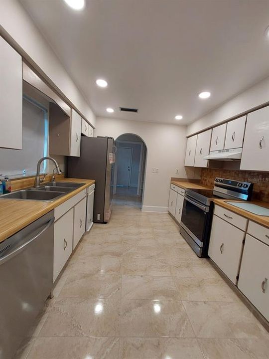For Rent: $2,100 (3 beds, 2 baths, 1777 Square Feet)