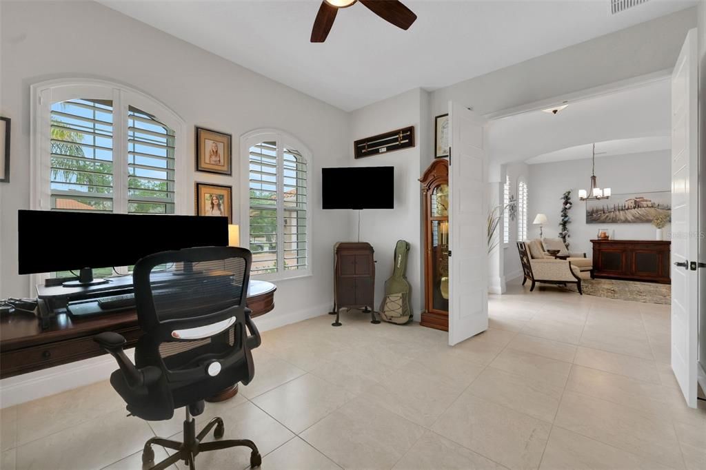 For Sale: $950,000 (3 beds, 3 baths, 2456 Square Feet)