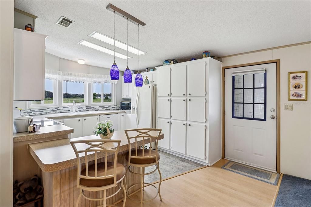 For Sale: $191,000 (2 beds, 2 baths, 1349 Square Feet)