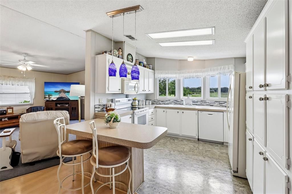 For Sale: $191,000 (2 beds, 2 baths, 1349 Square Feet)