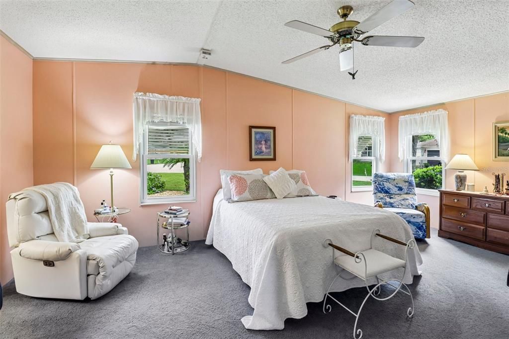 For Sale: $191,000 (2 beds, 2 baths, 1349 Square Feet)