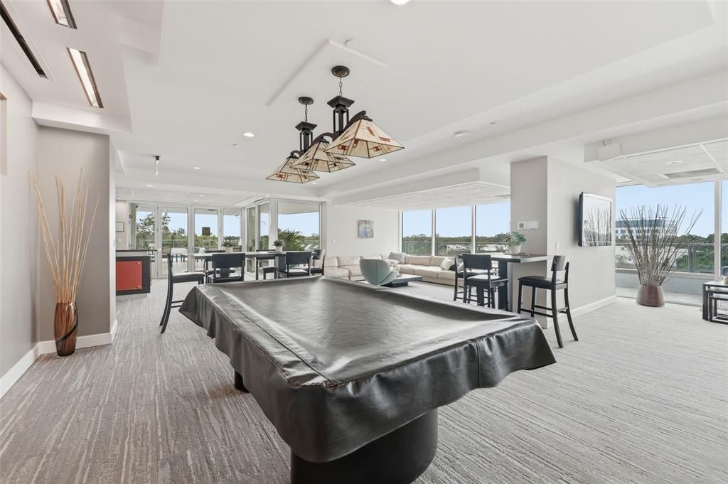 For Sale: $260,000 (1 beds, 1 baths, 980 Square Feet)
