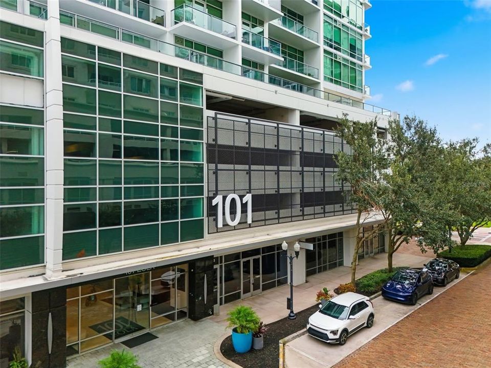 For Sale: $260,000 (1 beds, 1 baths, 980 Square Feet)