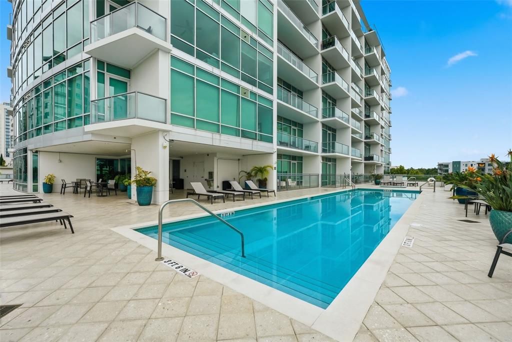 For Sale: $260,000 (1 beds, 1 baths, 980 Square Feet)