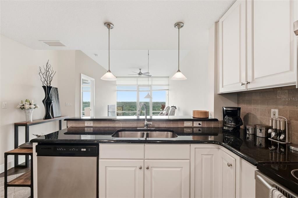 For Sale: $260,000 (1 beds, 1 baths, 980 Square Feet)