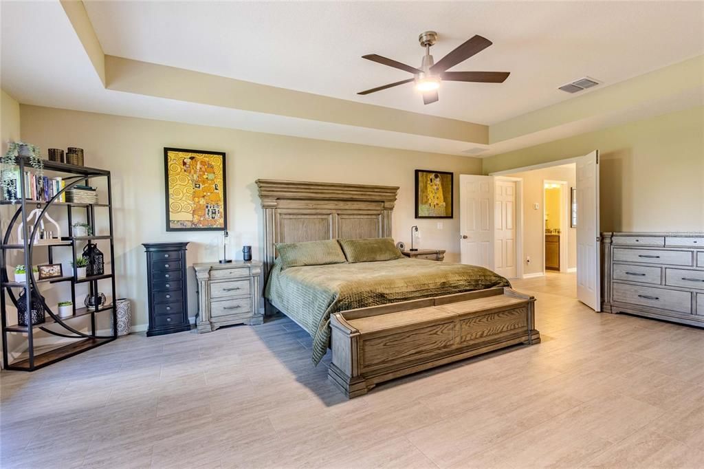 For Sale: $725,000 (5 beds, 4 baths, 3800 Square Feet)