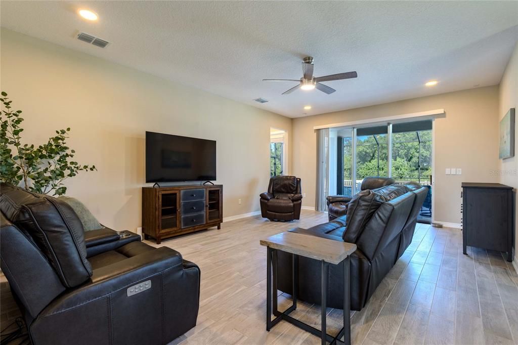For Sale: $725,000 (5 beds, 4 baths, 3800 Square Feet)