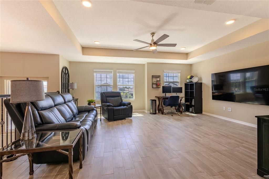 For Sale: $725,000 (5 beds, 4 baths, 3800 Square Feet)