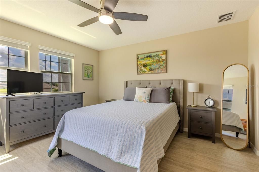 For Sale: $725,000 (5 beds, 4 baths, 3800 Square Feet)