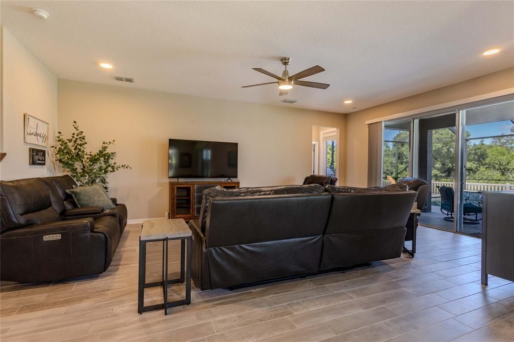 For Sale: $725,000 (5 beds, 4 baths, 3800 Square Feet)