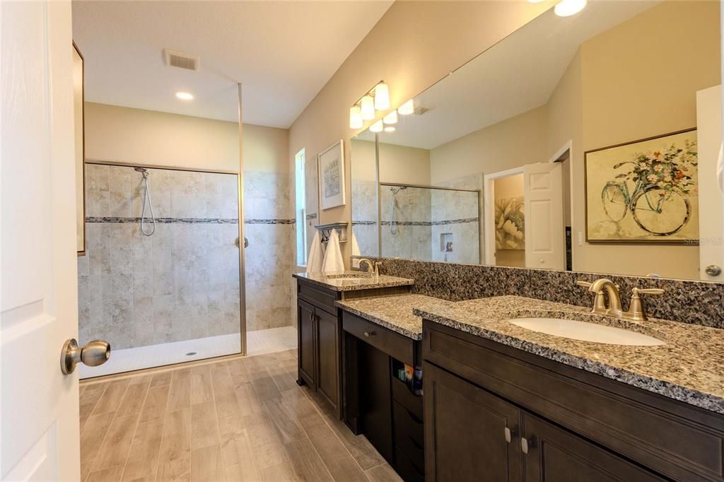 For Sale: $725,000 (5 beds, 4 baths, 3800 Square Feet)