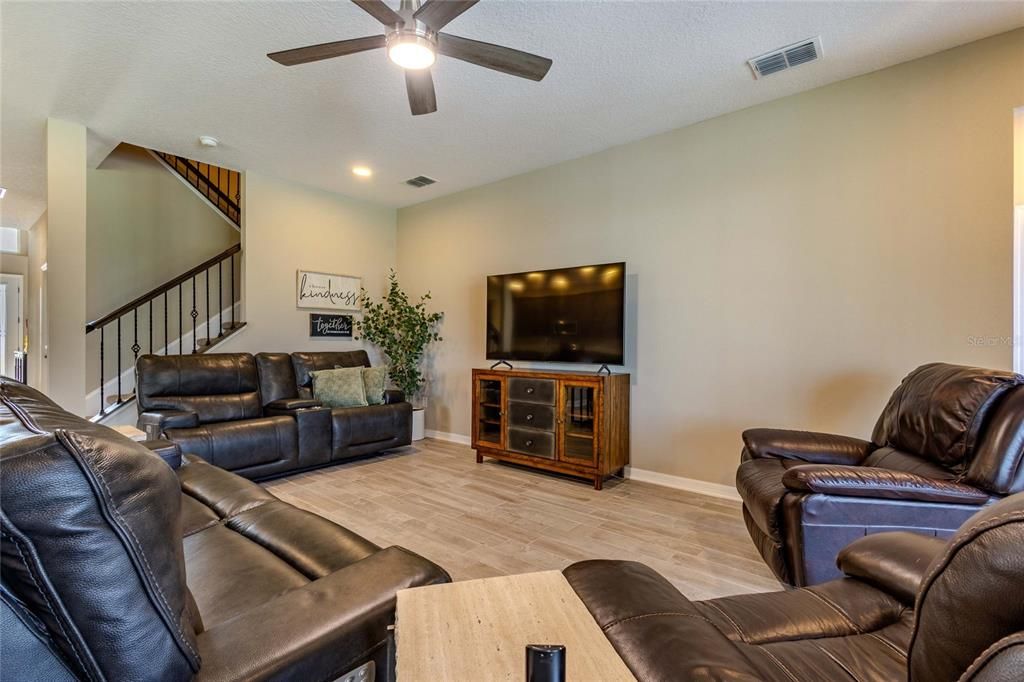 For Sale: $725,000 (5 beds, 4 baths, 3800 Square Feet)