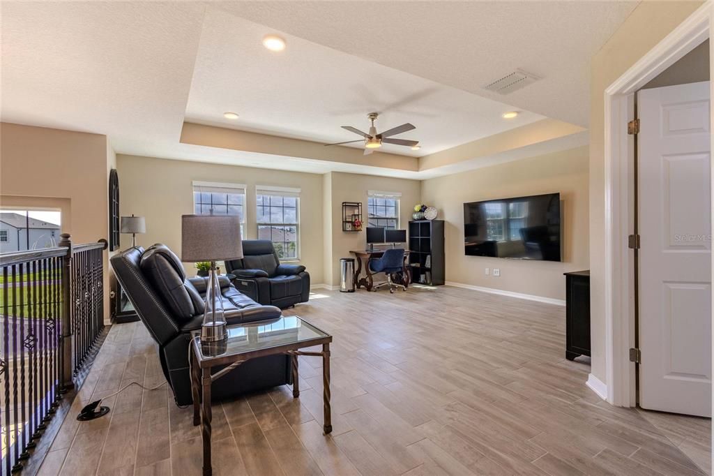 For Sale: $725,000 (5 beds, 4 baths, 3800 Square Feet)