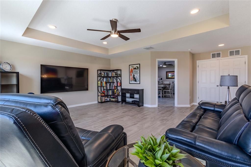 For Sale: $725,000 (5 beds, 4 baths, 3800 Square Feet)