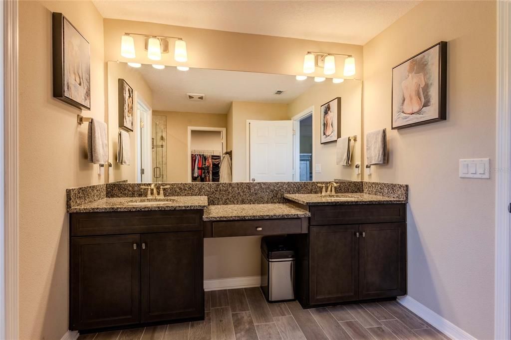 For Sale: $725,000 (5 beds, 4 baths, 3800 Square Feet)