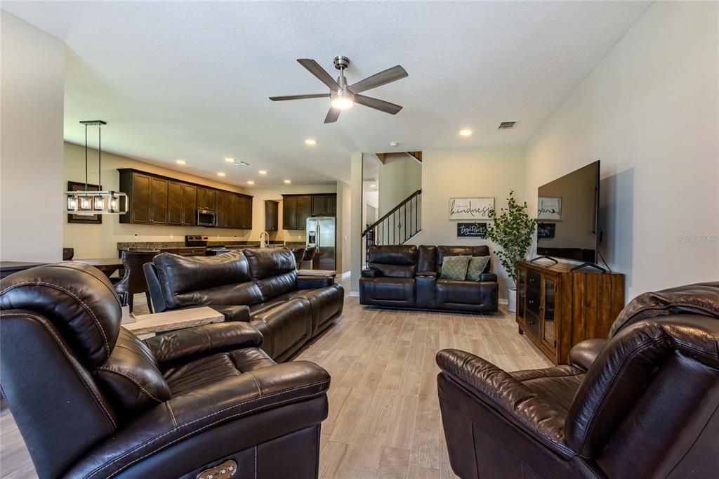 For Sale: $725,000 (5 beds, 4 baths, 3800 Square Feet)