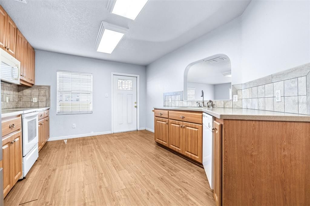 For Rent: $1,575 (3 beds, 1 baths, 1200 Square Feet)